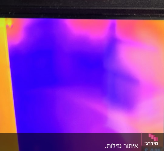 תמונה תרמית על מסך מכשיר מדידה